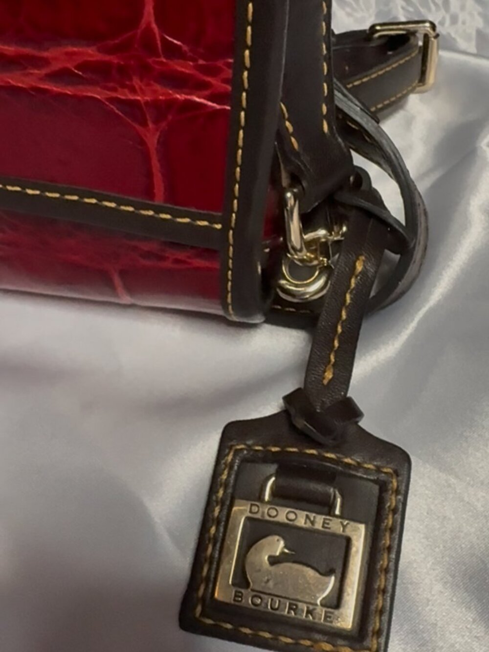 Vintage Dooney & Bourke Croc Embossed RED Leather Mini Crossbody - Rare - Picture 6 of 13